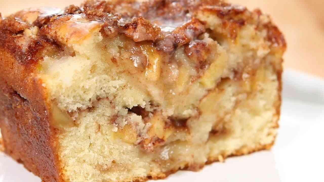 Country Apple Fritter Bread – Soft, Spiced & Glazed